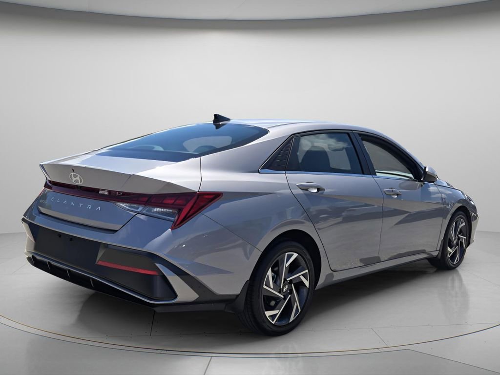 Certified 2025 Hyundai Elantra SEL FWD image 8