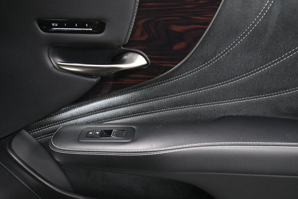 Used 2023 Lexus LS 500 AWD image 30