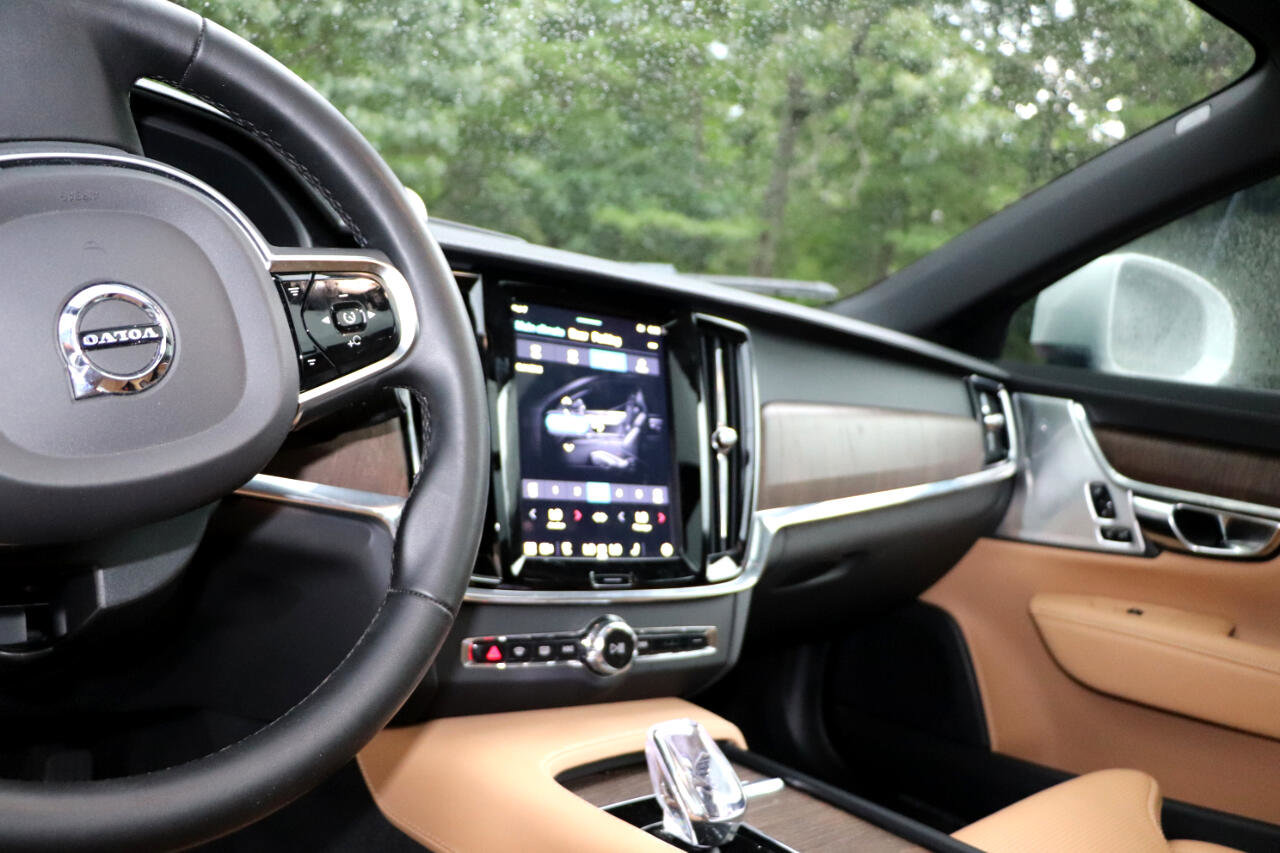 Used 2023 Volvo V90 B6 Cross Country Ultimate w/ Climate Package image 9