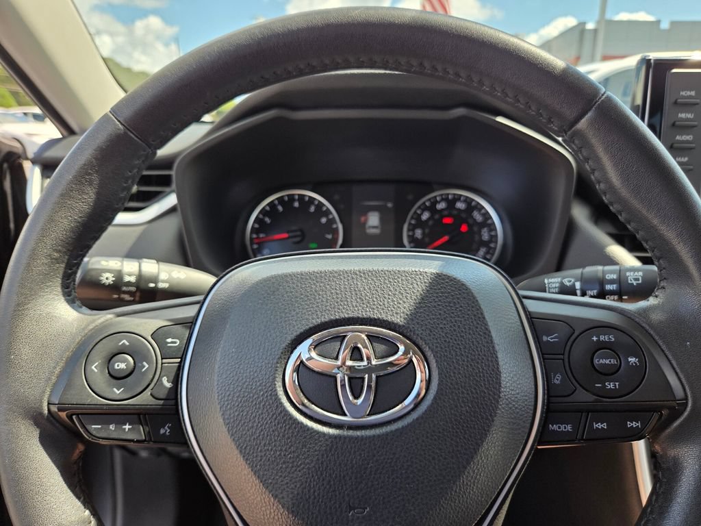 Certified 2022 Toyota RAV4 XLE Premium FWD image 25