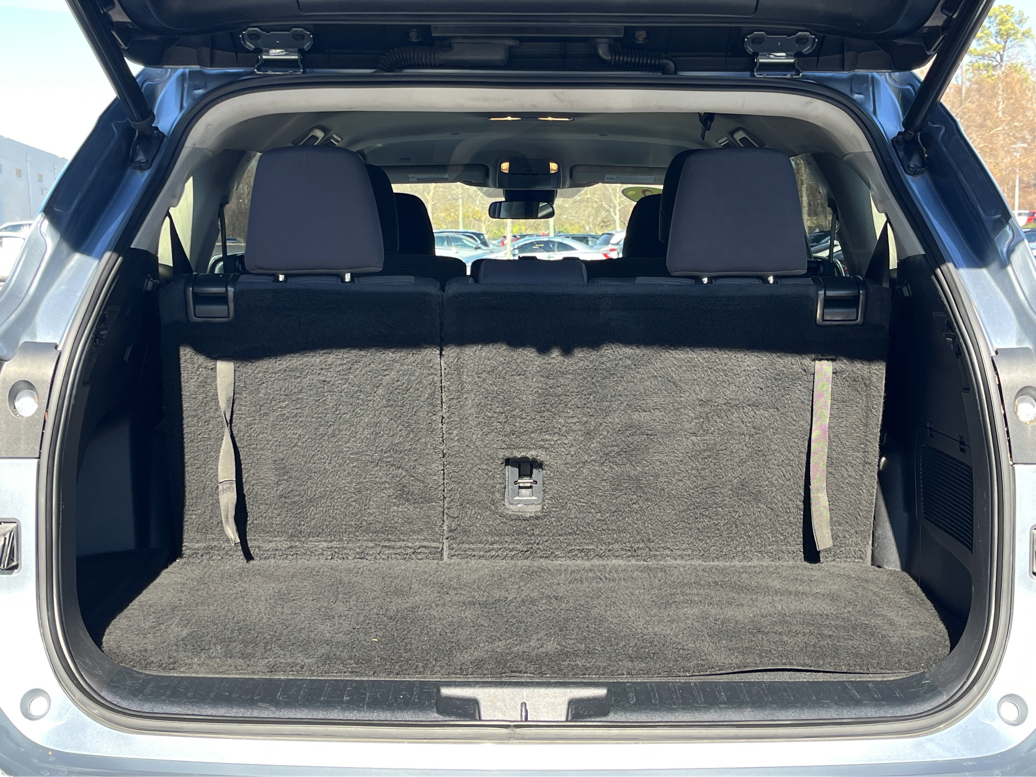 Used 2022 Toyota Highlander LE image 24