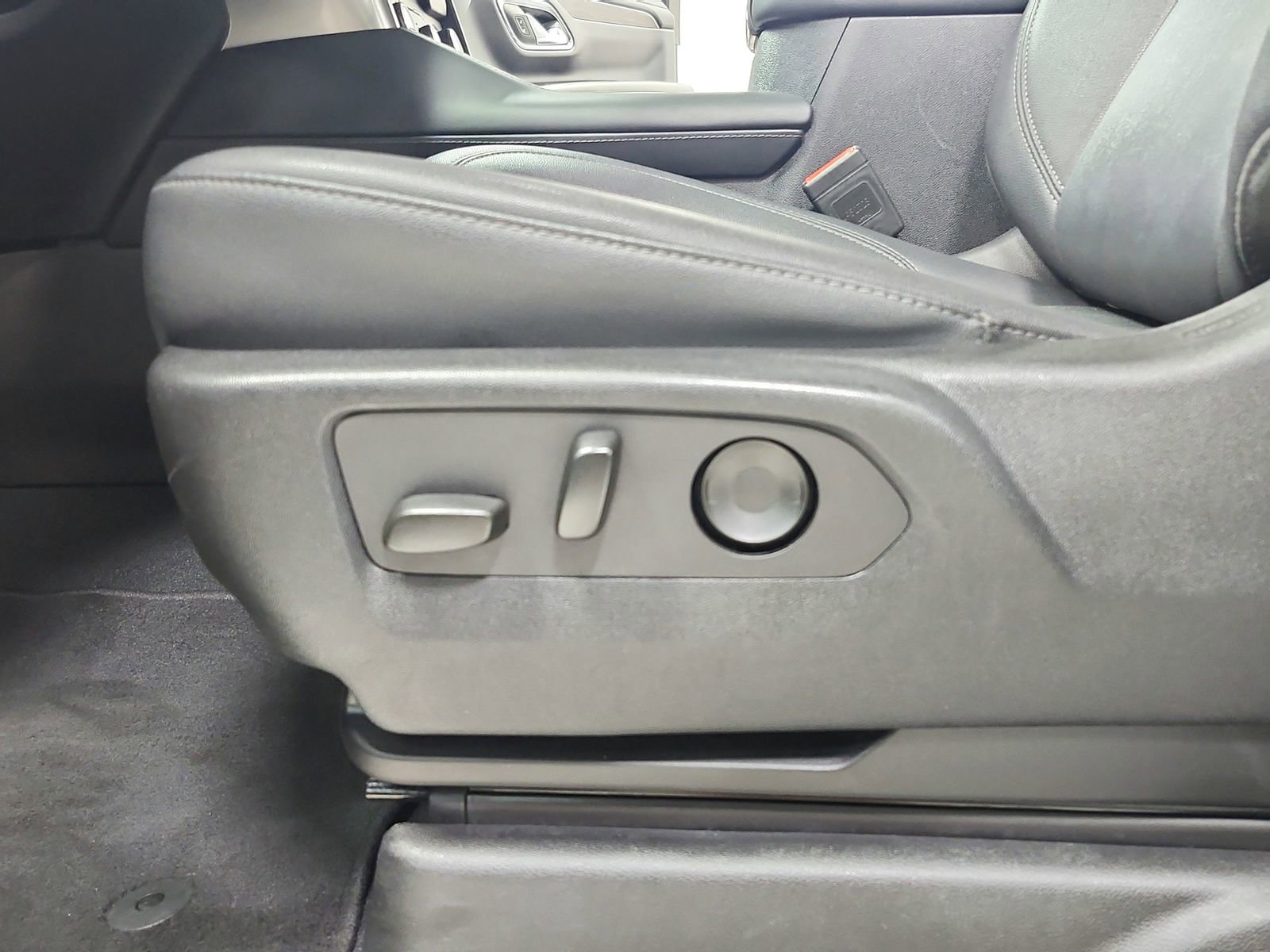 Used 2024 Chevrolet Tahoe LT image 20