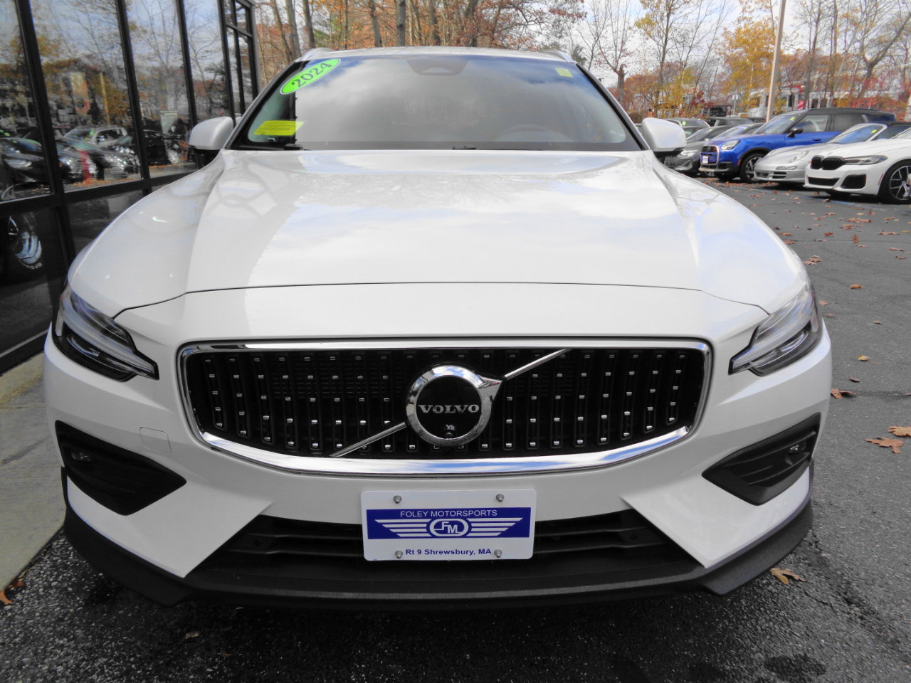 Used 2024 Volvo V60 B5 Cross Country Plus image 2