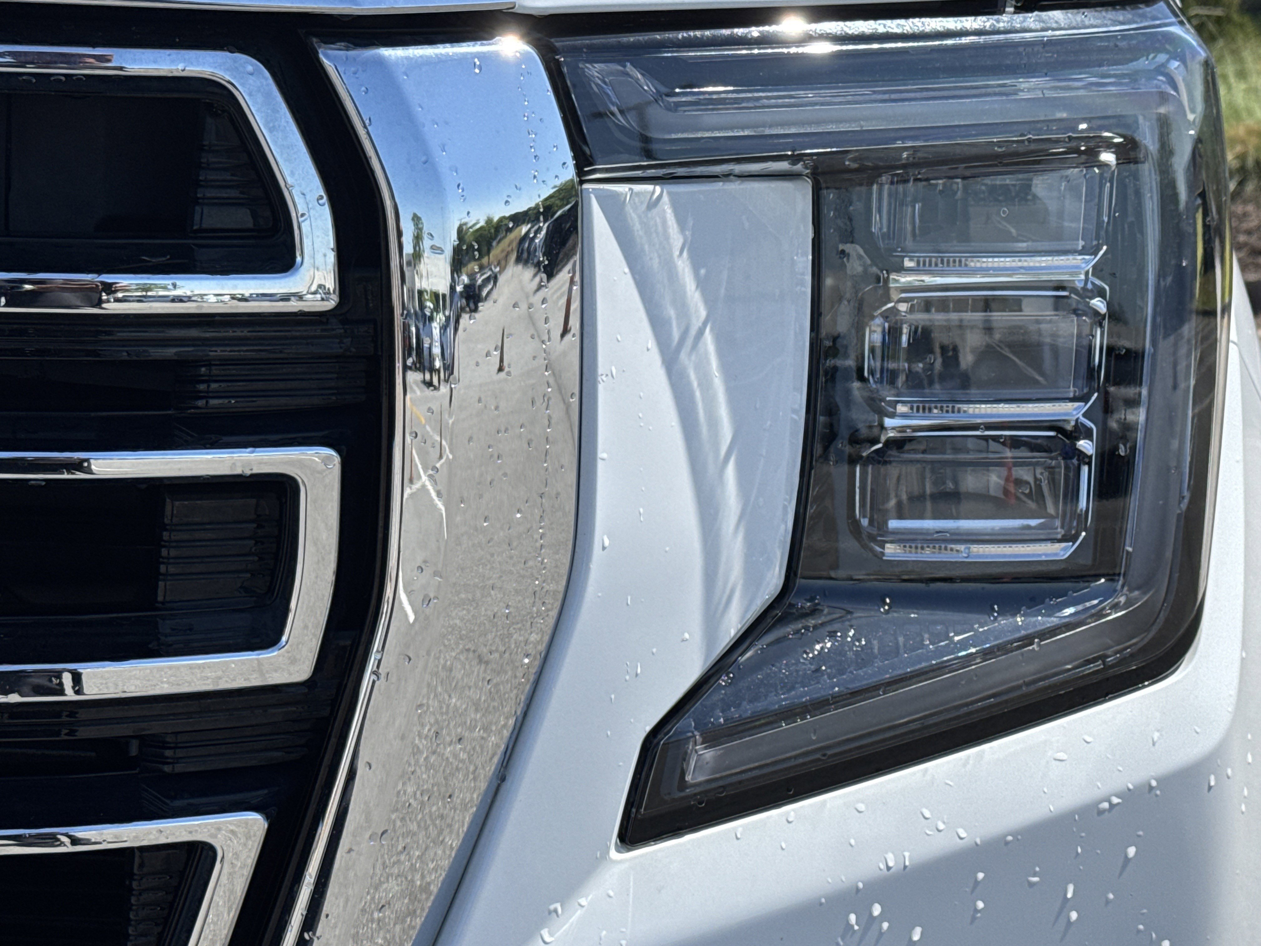 Used 2023 GMC Yukon SLT image 6