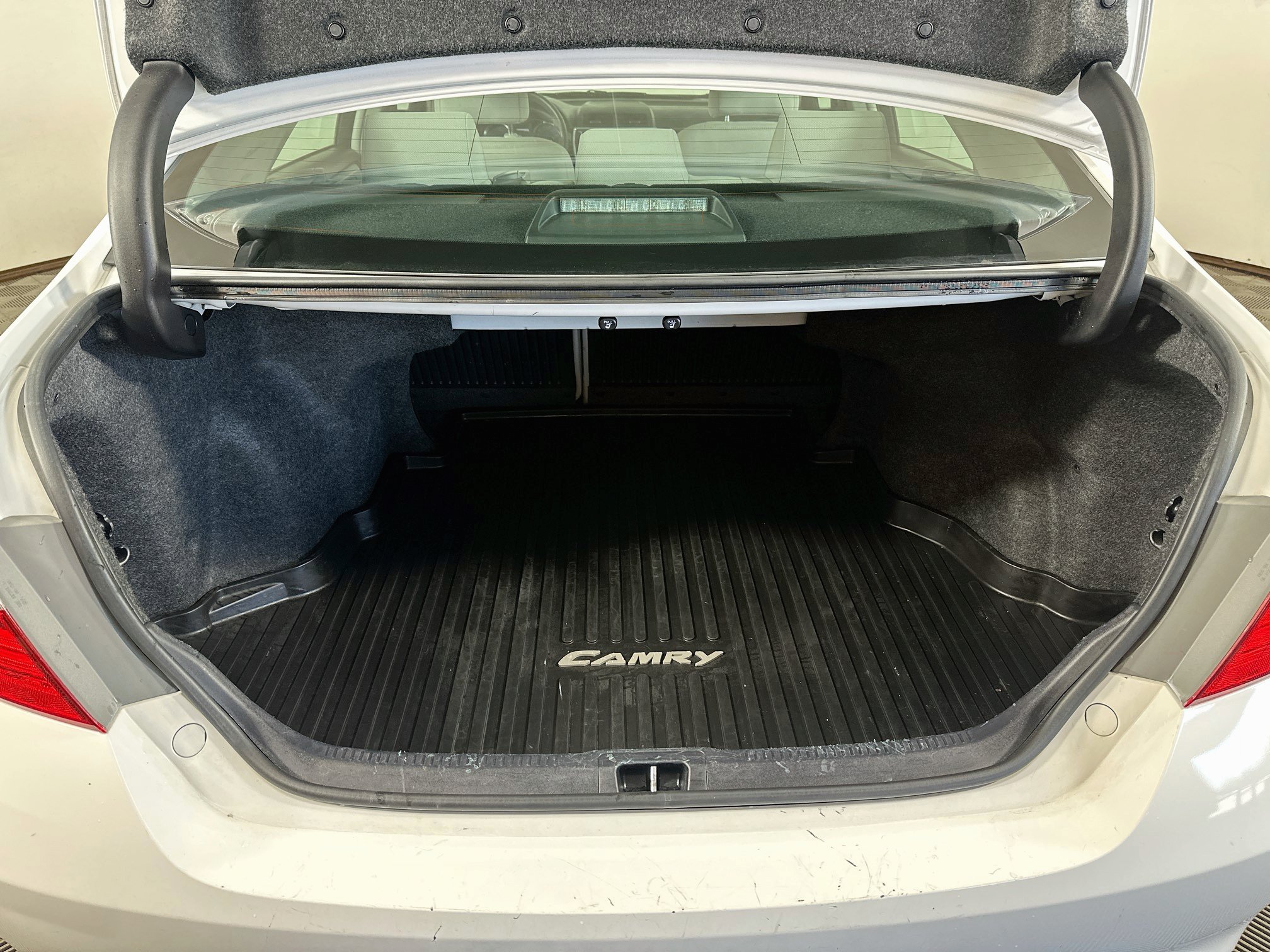 Used 2016 Toyota Camry LE FWD image 23