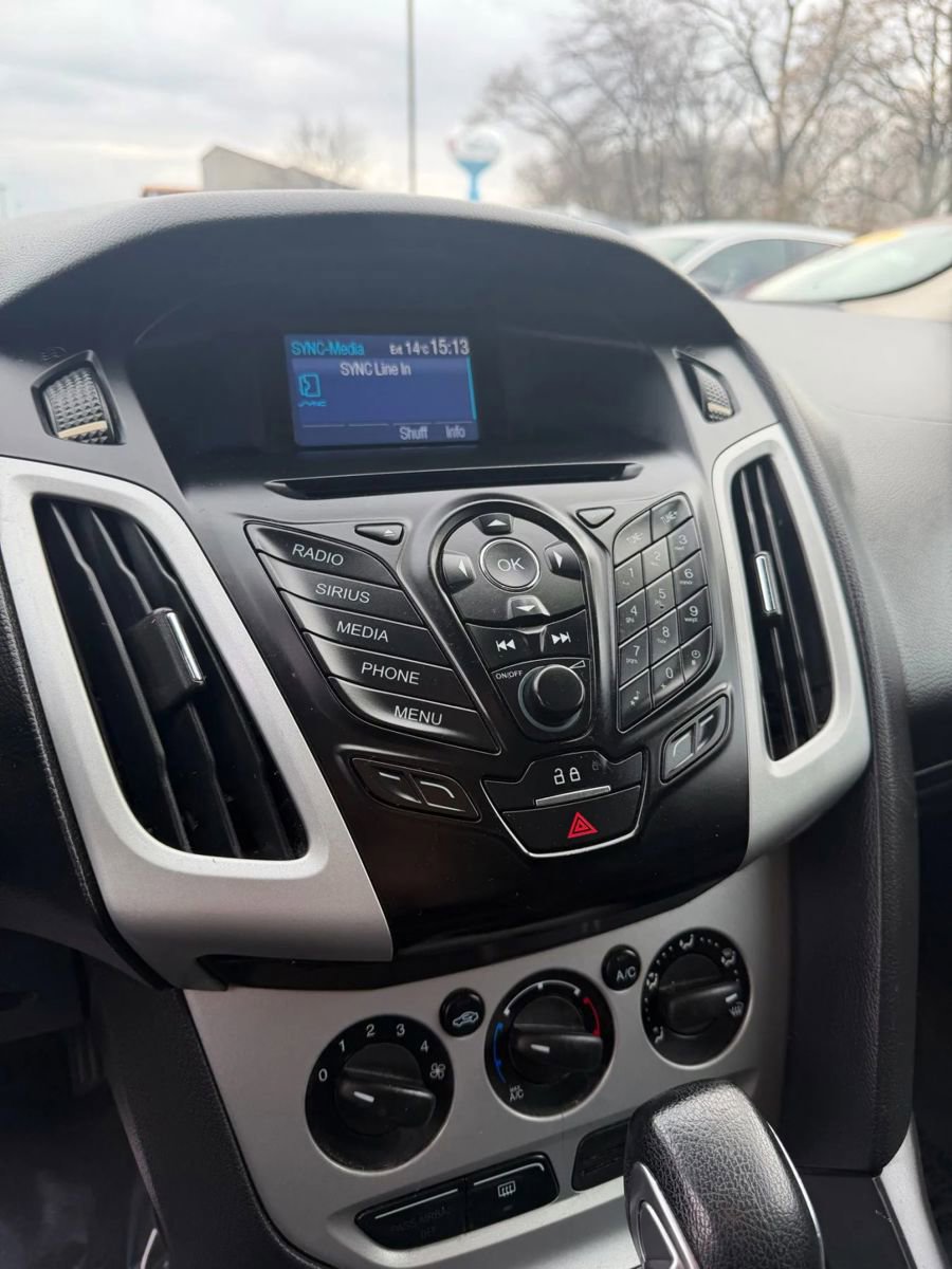 Used 2014 Ford Focus SE w/ SE Winter Package image 16