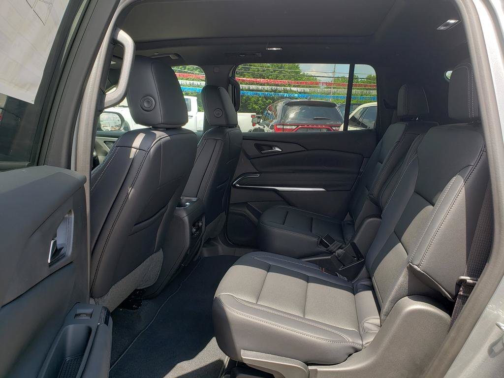 Used 2026 Chevrolet Traverse LT w/ Sun and Wheel Package FWD image 16