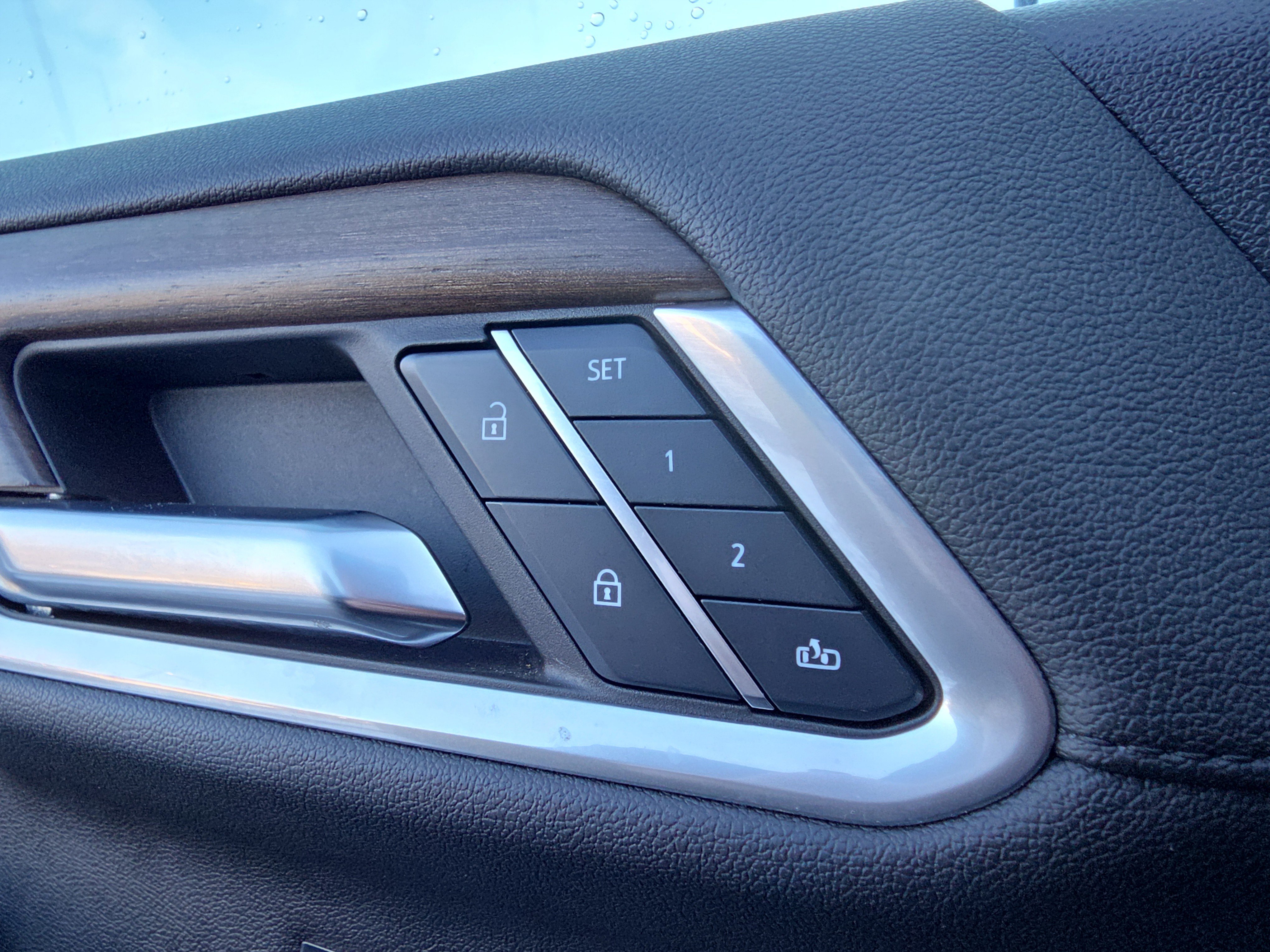 Used 2024 Chevrolet Silverado 1500 High Country w/ High Country Premium Package image 16