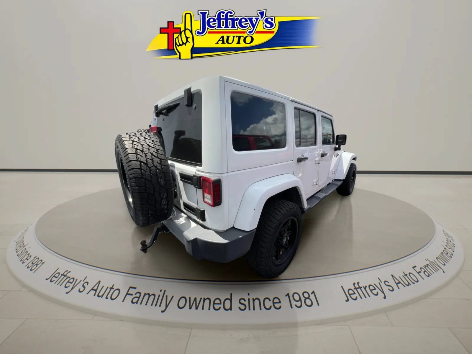 Used 2012 Jeep Wrangler Unlimited Sahara w/ Connectivity Group AWD/4WD image 3