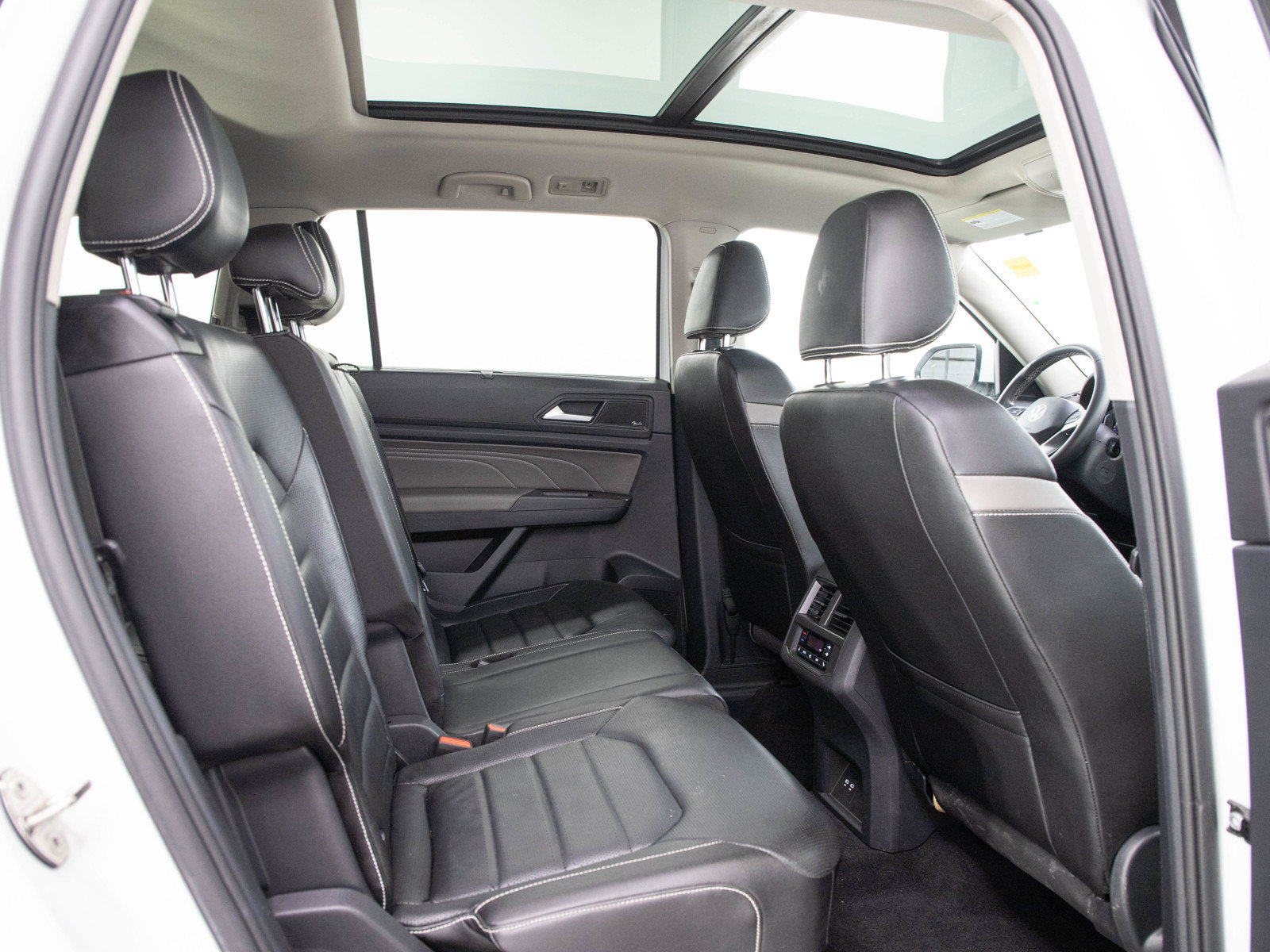 Used 2023 Volkswagen Atlas SEL AWD/4WD image 14