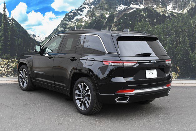 Used 2024 Jeep Grand Cherokee Overland w/ Advanced Protech Group III image 9