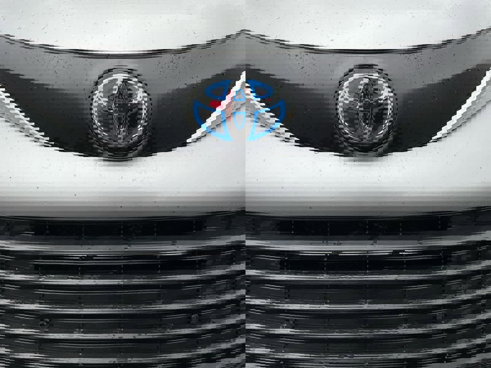 Used 2025 Toyota Sienna XLE image 18