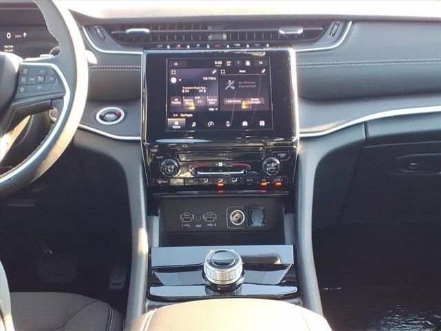 New 2025 Jeep Grand Cherokee 4WD image 7
