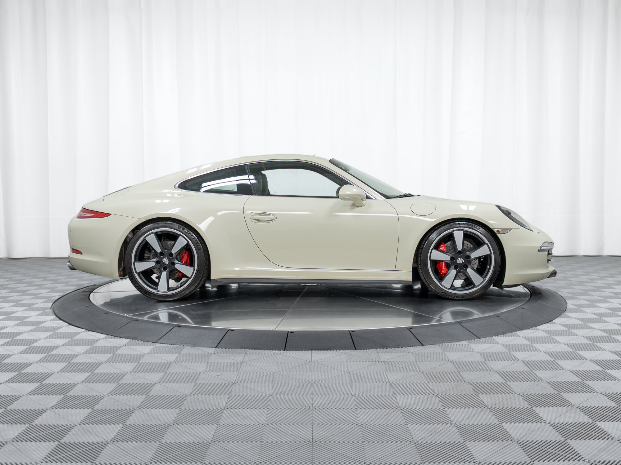 Certified 2014 Porsche 911 50th Anniversary Edition RWD image 8