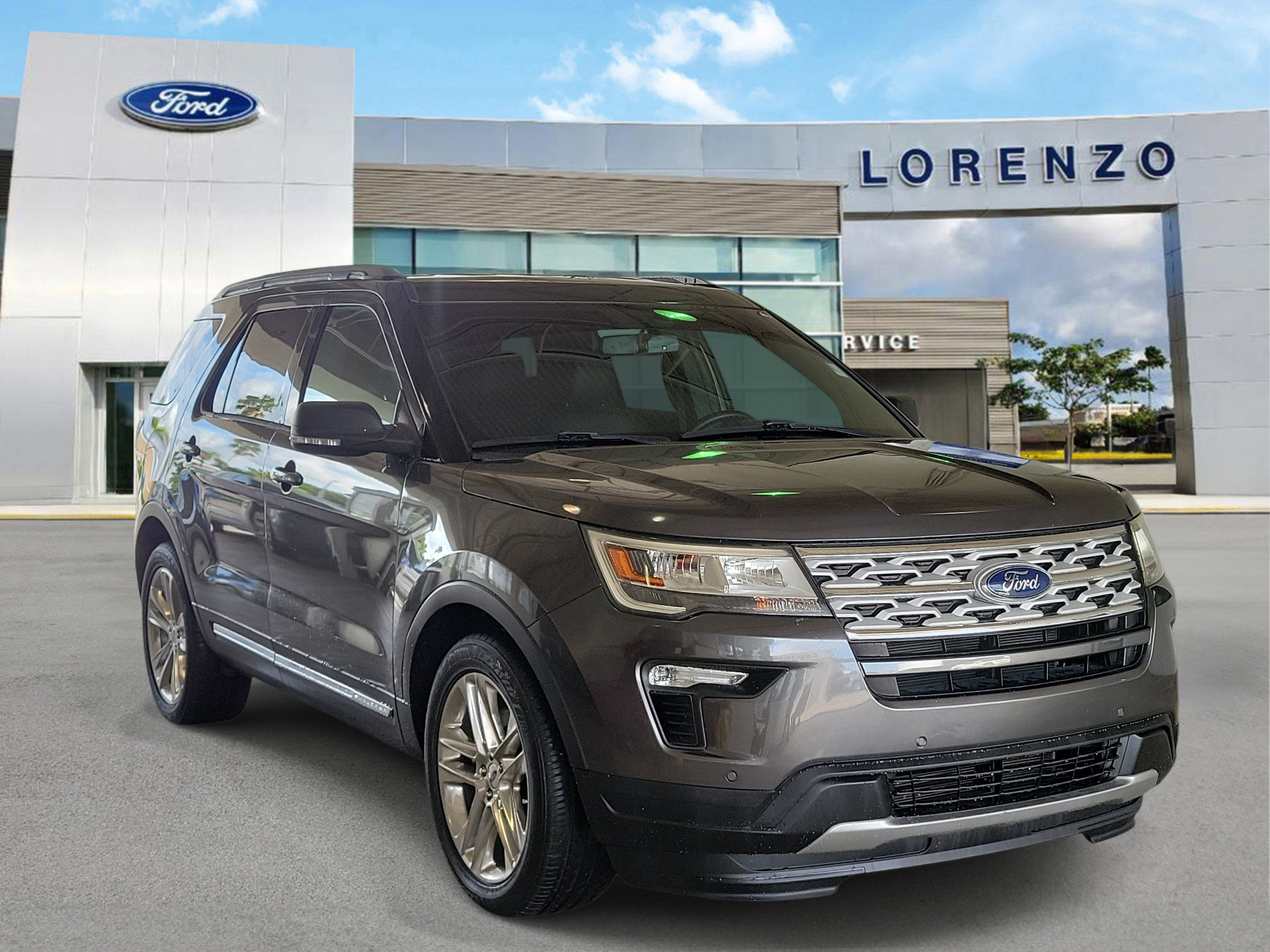 Used 2019 Ford Explorer XLT w/ Equipment Group 202A FWD image 3