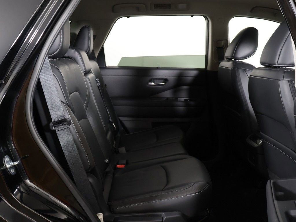 Used 2024 Nissan Pathfinder SL AWD/4WD image 31