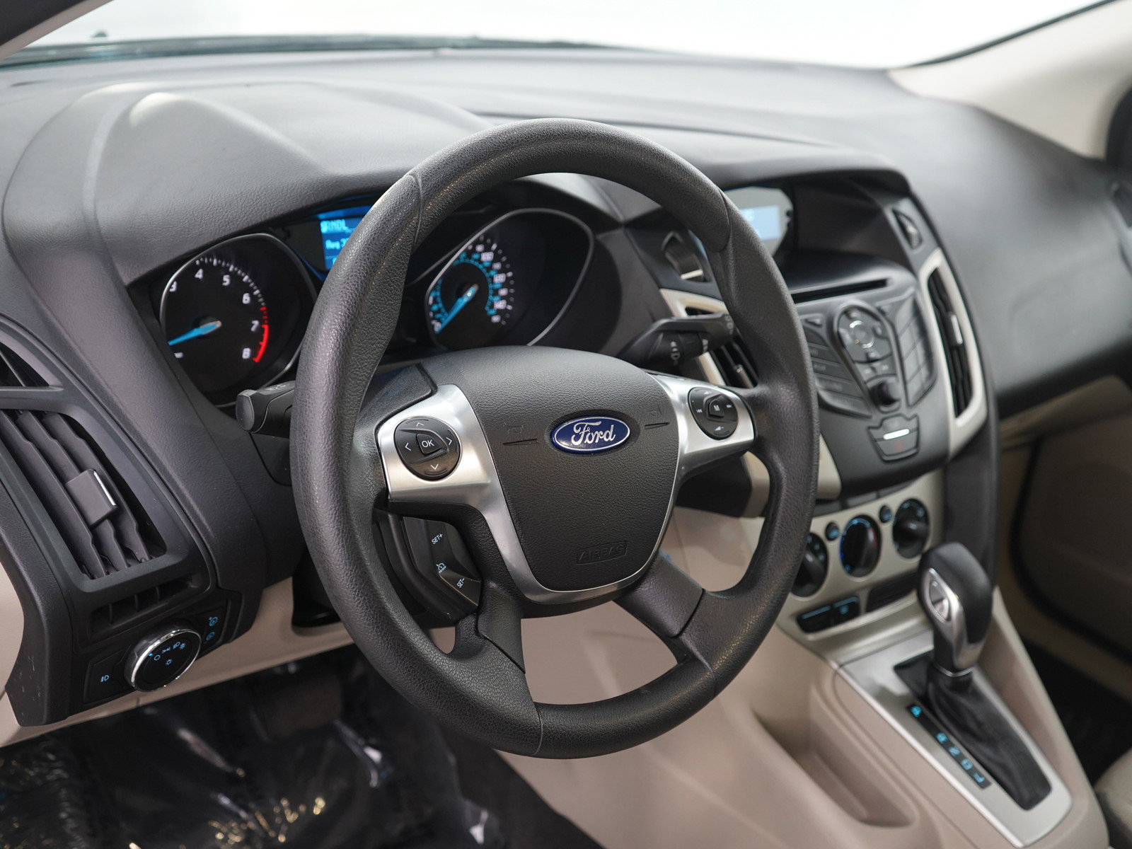 Used 2012 Ford Focus SE w/ SE Winter Pkg image 20