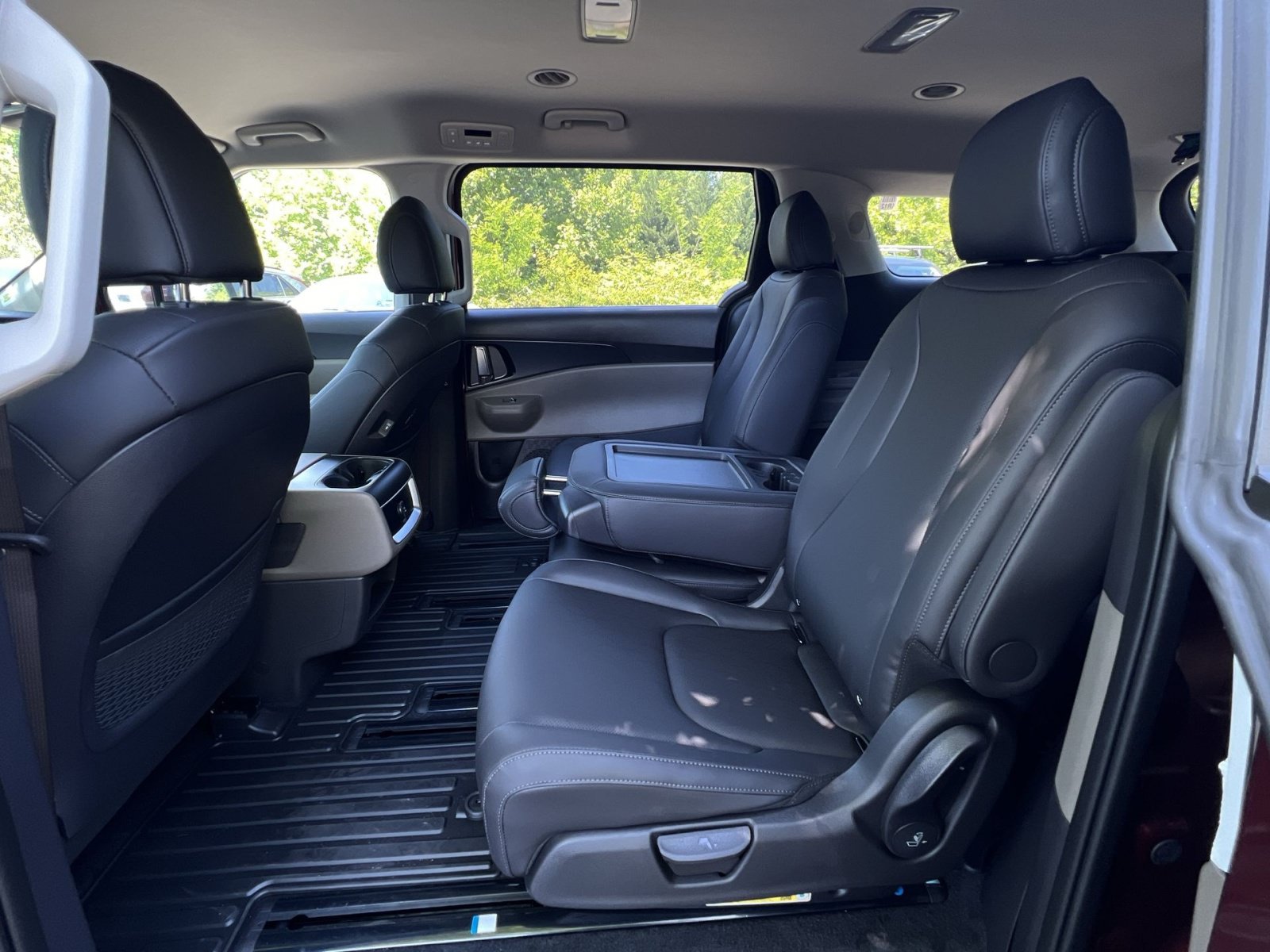 New 2026 Kia Carnival FWD image 41