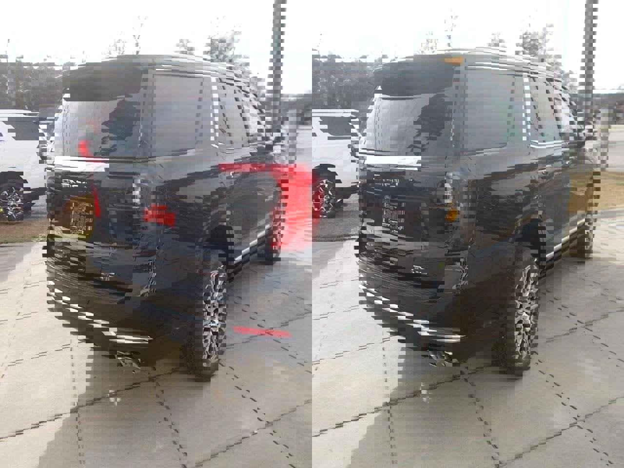 New 2026 GMC Yukon Denali w/ Denali Reserve Package image 3