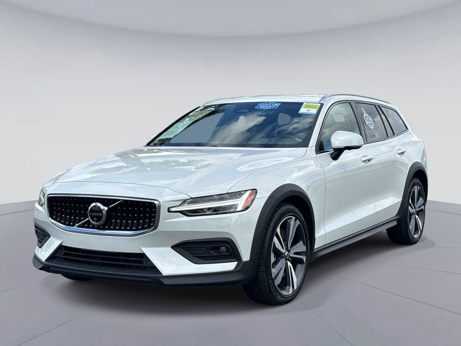 Used 2025 Volvo V60 B5 Cross Country Plus AWD/4WD image 8