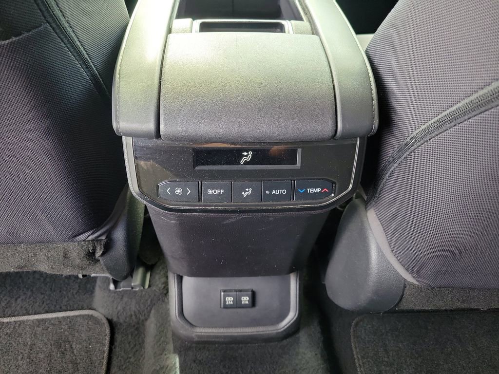 Used 2021 Toyota Highlander LE image 18