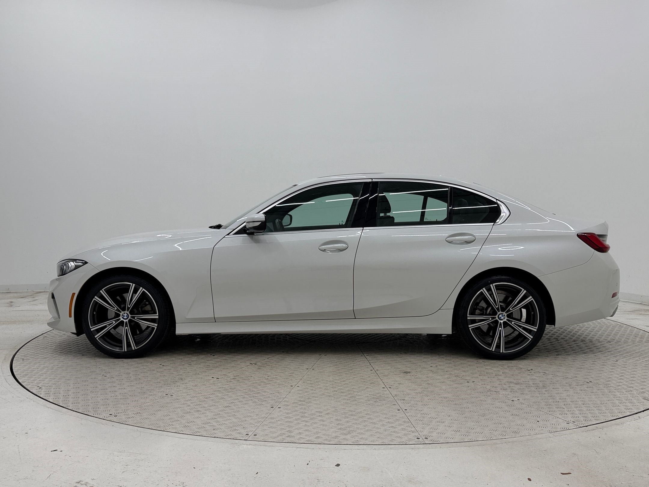 Certified 2024 BMW 330i Sedan w/ Convenience Package RWD image 2