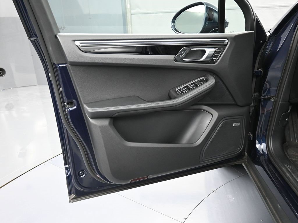 Certified 2023 Porsche Macan Turbo image 15