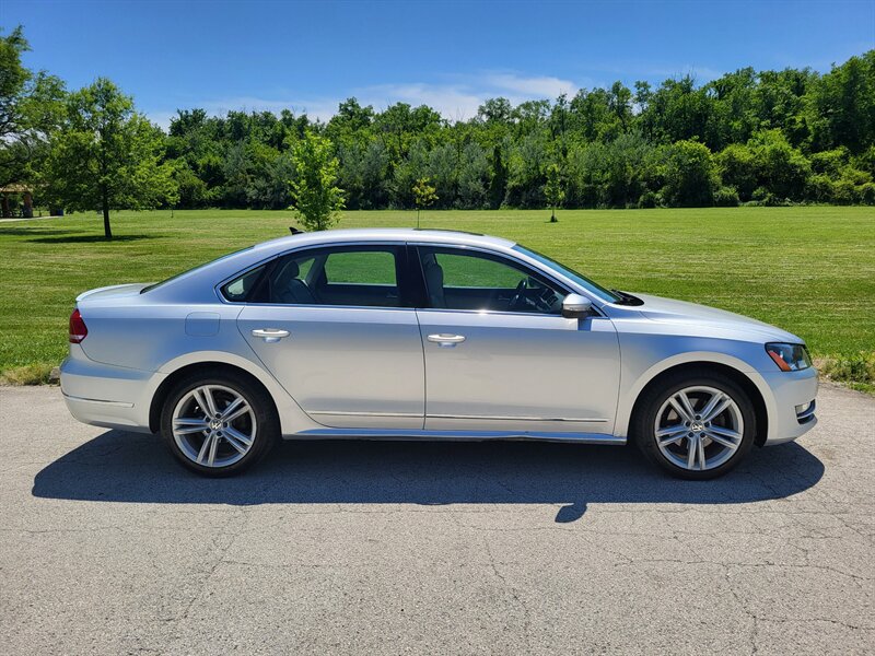Used 2012 Volkswagen Passat 3.6 SEL Premium FWD image 6
