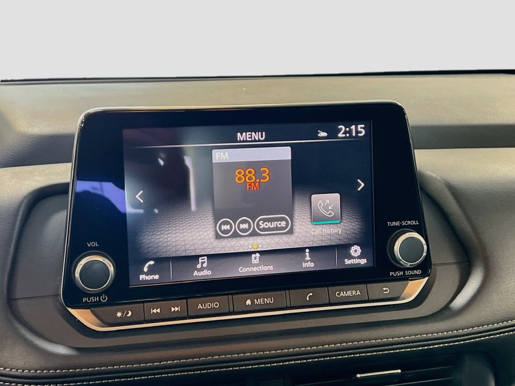 Used 2025 Nissan Rogue SV FWD image 14