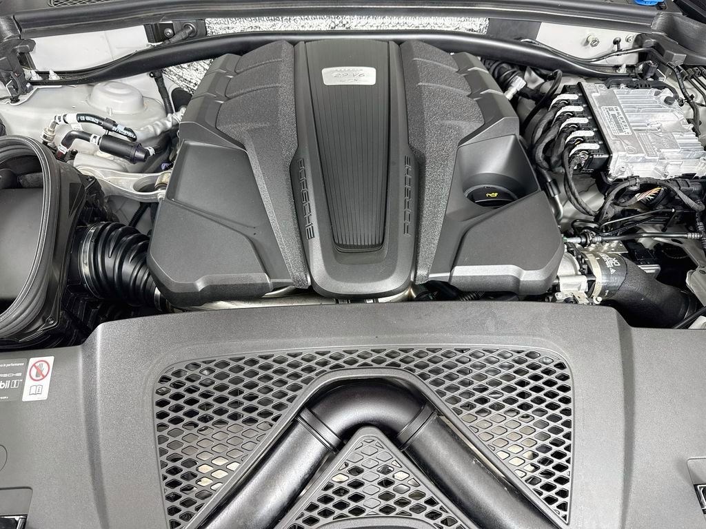 Certified 2026 Porsche Macan GTS AWD/4WD image 32