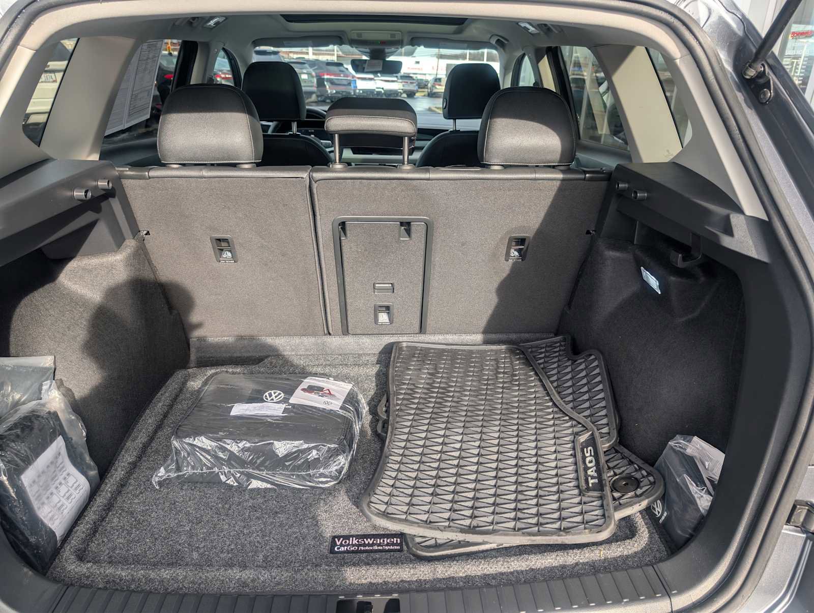Certified 2025 Volkswagen Taos SEL w/ Taos Adventure Package image 29