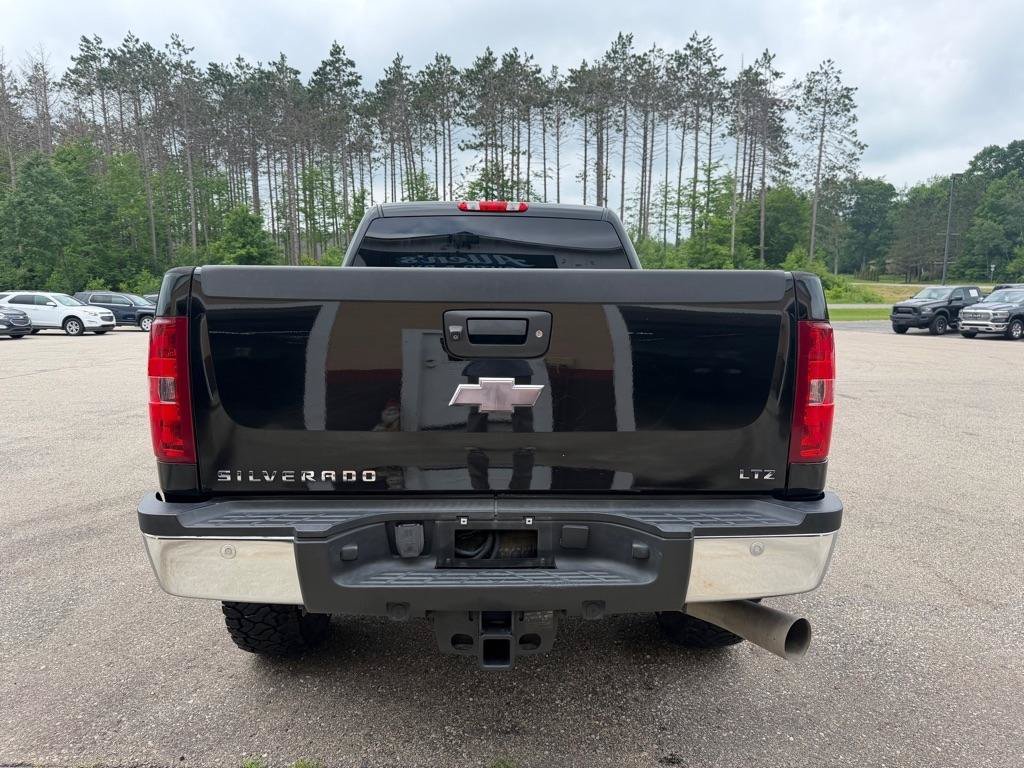 Used 2014 Chevrolet Silverado 2500 LTZ w/ LTZ Plus Package AWD/4WD image 5