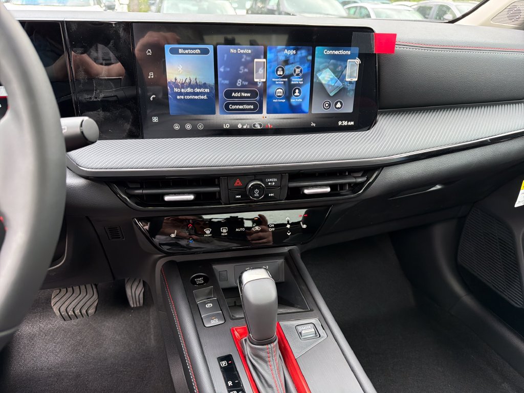 New 2026 Nissan Kicks SR w/ SR Premium Package FWD image 24