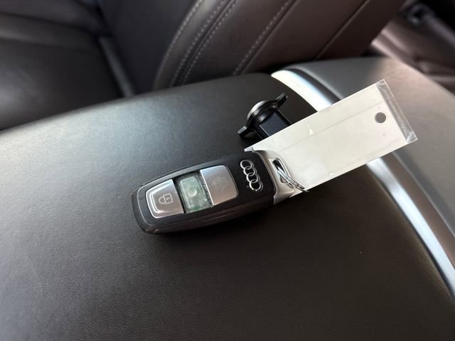 Used 2019 Audi Q8 Prestige w/ Luxury Package image 32