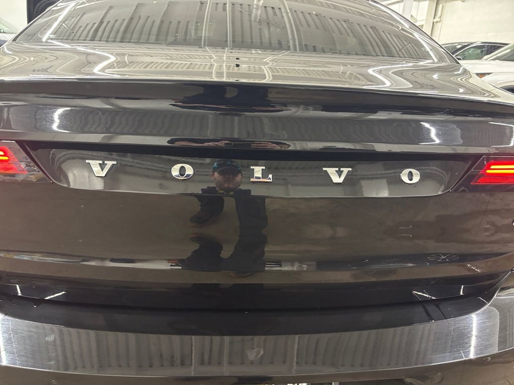 Certified 2025 Volvo S90 B6 Ultra w/ Lounge Package image 32