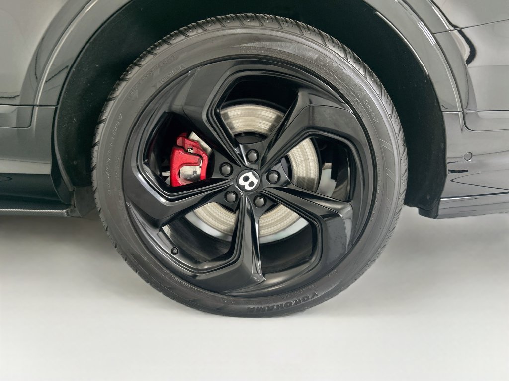 Certified 2022 Bentley Bentayga AWD/4WD image 30