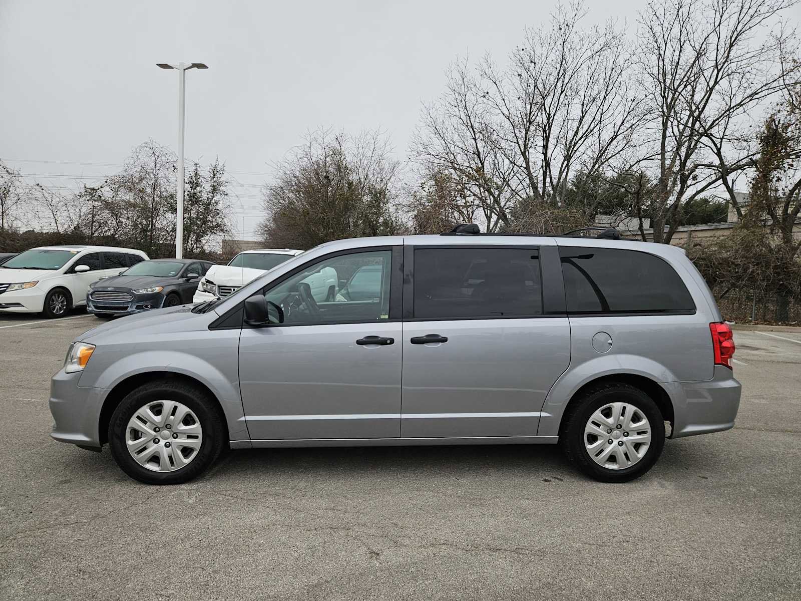 Used 2019 Dodge Grand Caravan SE image 4