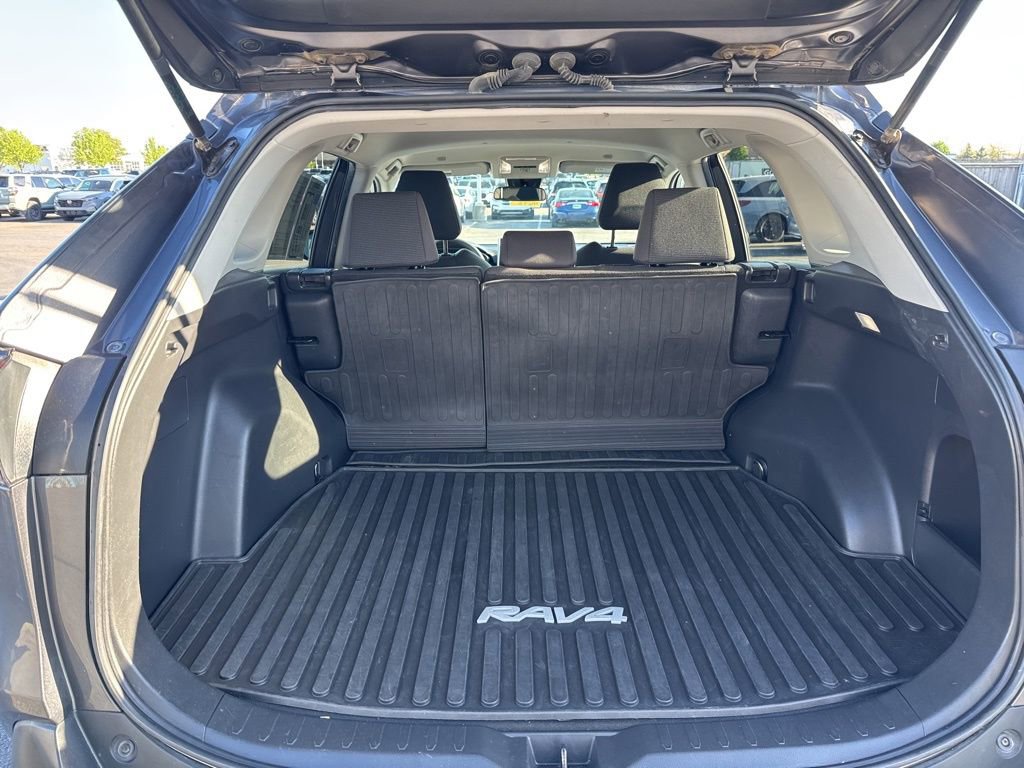 Used 2023 Toyota RAV4 LE AWD/4WD image 29