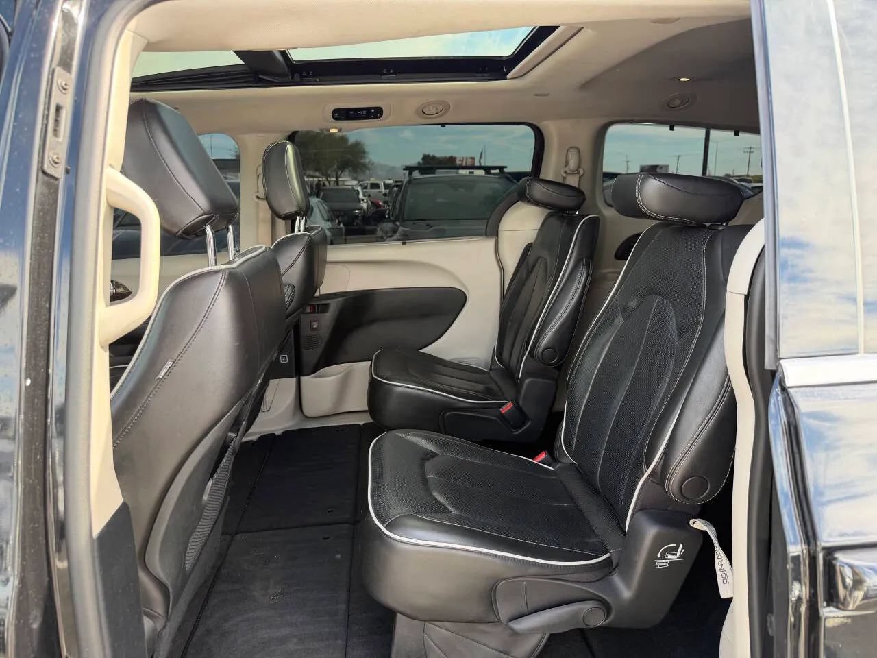 Used 2022 Chrysler Pacifica Limited FWD image 20