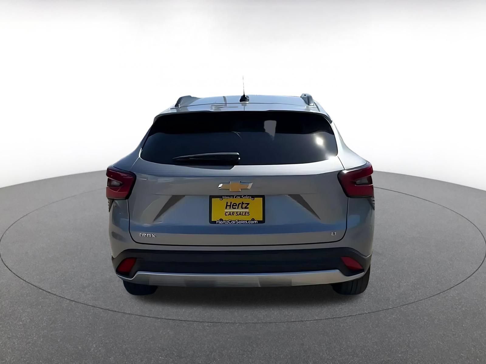 Used 2025 Chevrolet Trax LT w/ LT Convenience Package FWD image 12