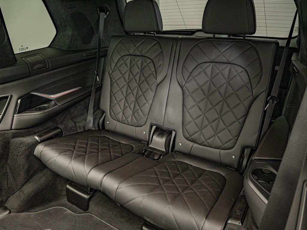 Used 2025 BMW X7 xDrive40i w/ M Sport Package AWD/4WD image 31