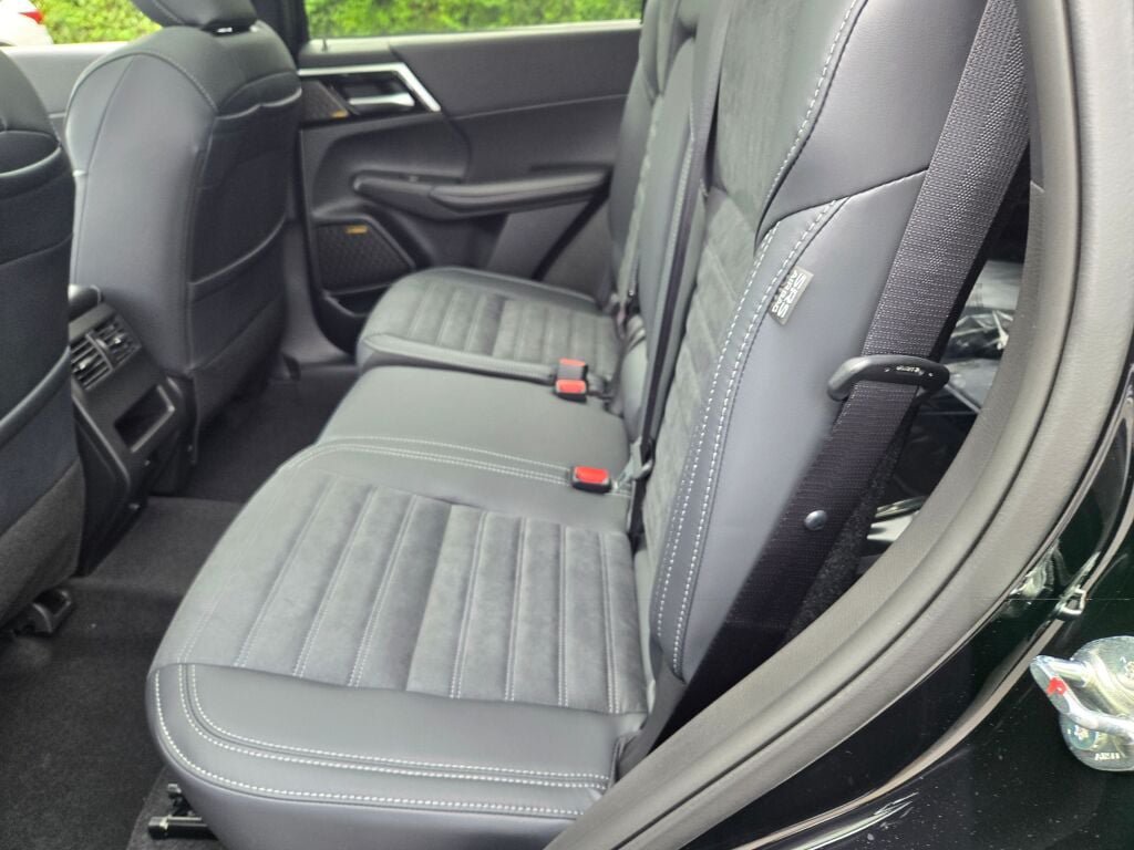 New 2026 Mitsubishi Outlander SE AWD/4WD image 14