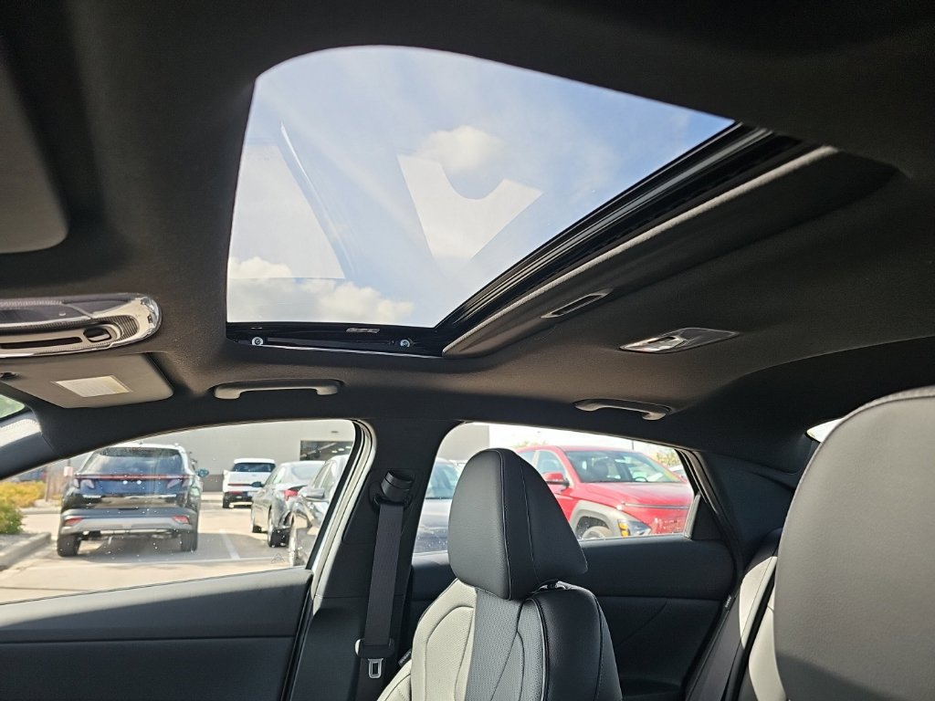 New 2026 Hyundai Elantra SEL Sport FWD image 25