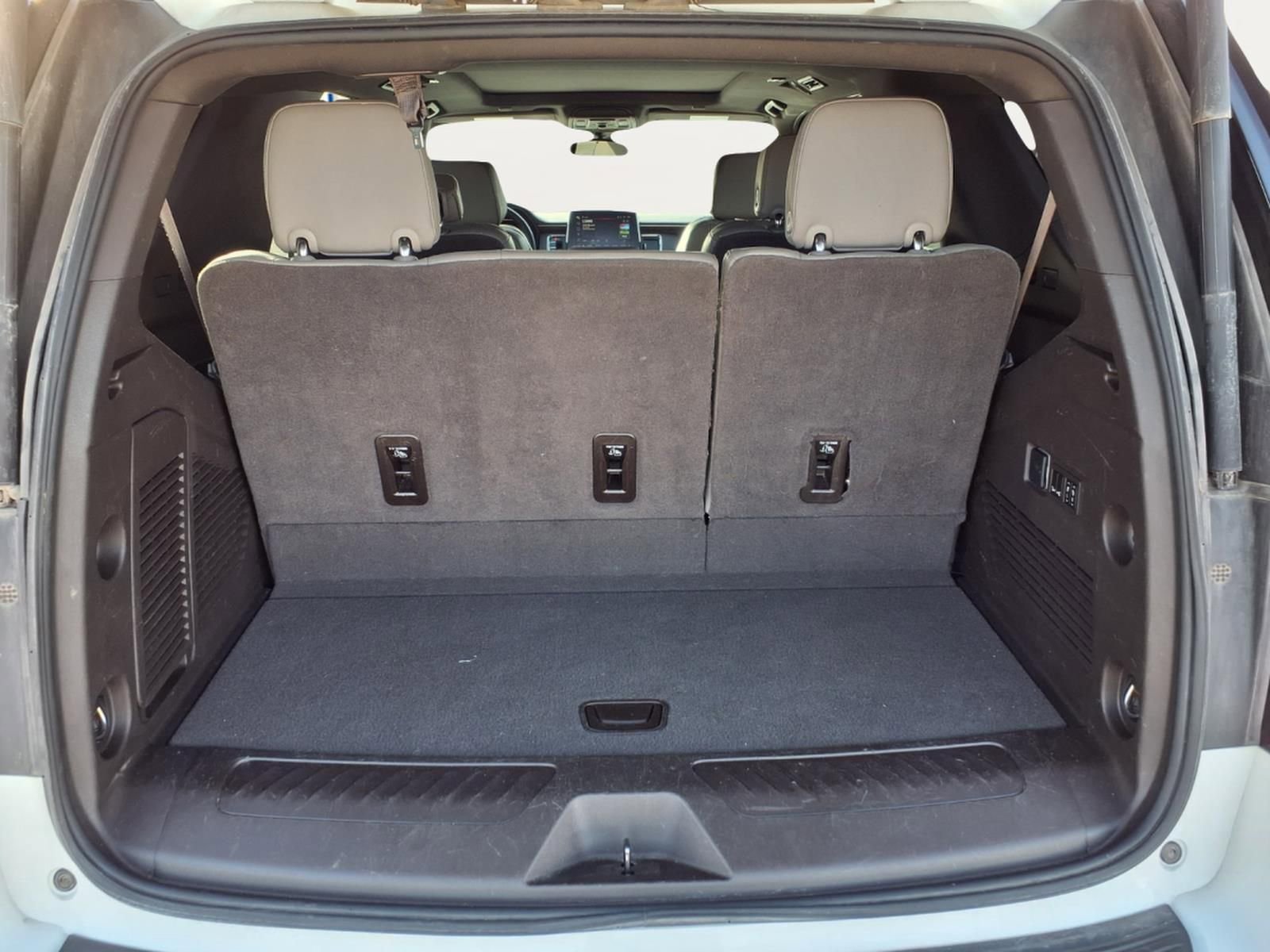 Used 2022 GMC Yukon SLT w/ SLT Premium Package image 25