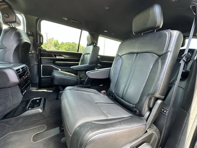 Used 2024 Jeep Wagoneer Series III AWD/4WD image 25