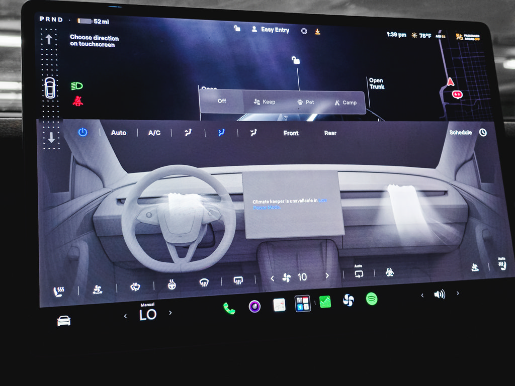 Used 2026 Tesla Model Y 2WD image 23