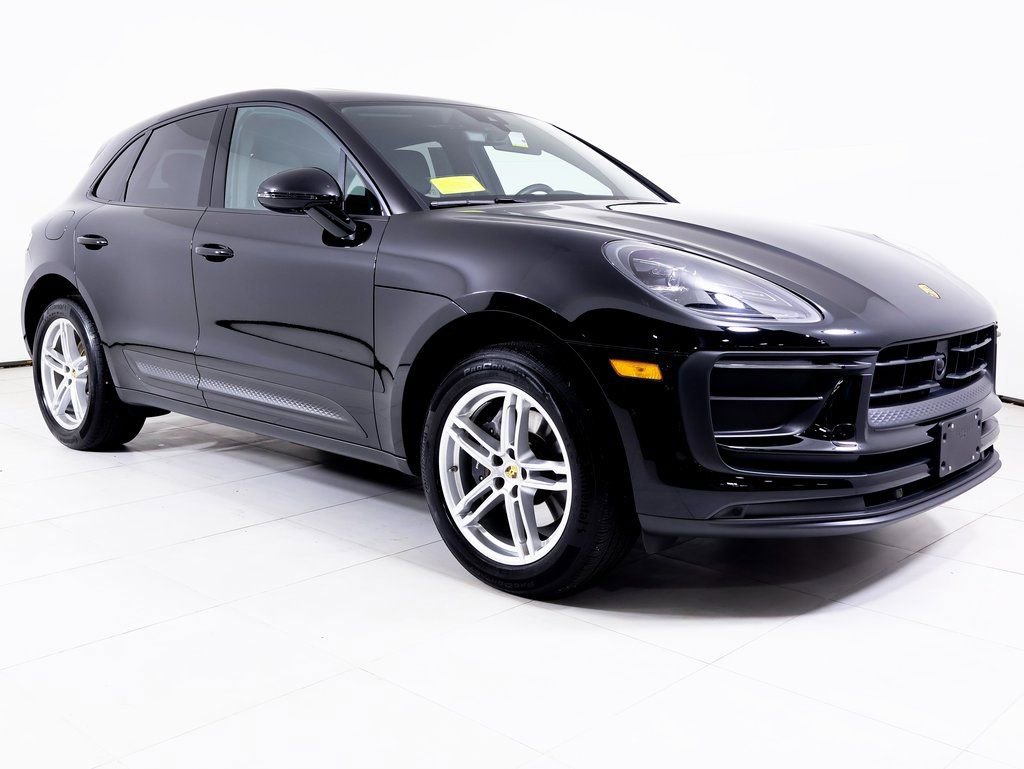 Used 2025 Porsche Macan image 26