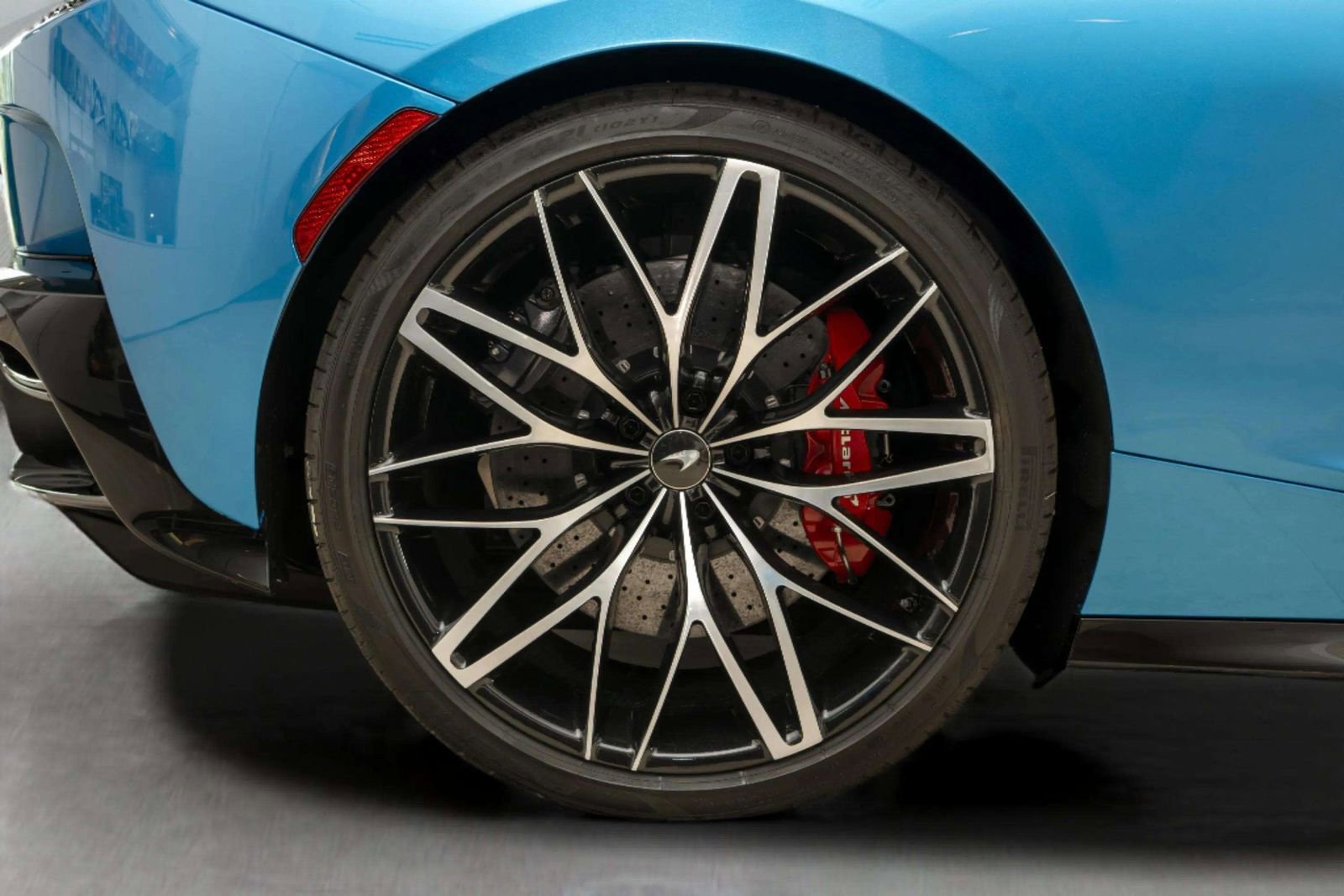 Used 2023 McLaren GT RWD image 33