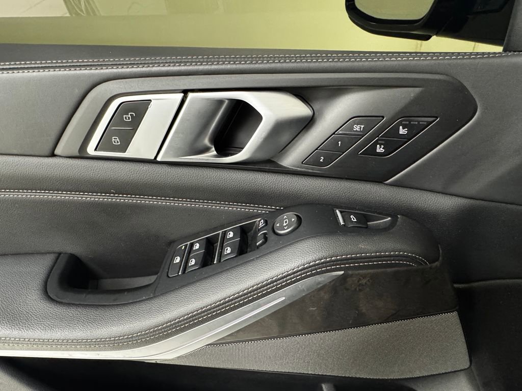 Used 2019 BMW X5 xDrive50i w/ M Sport Package image 28