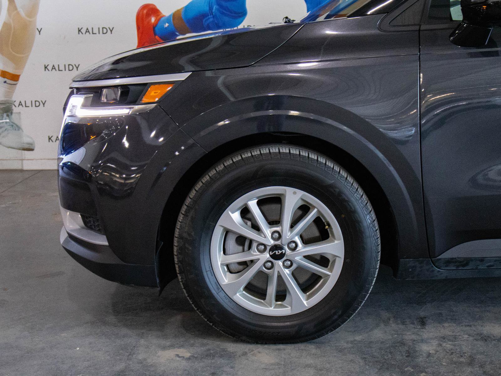 Used 2024 Kia Carnival LX image 15